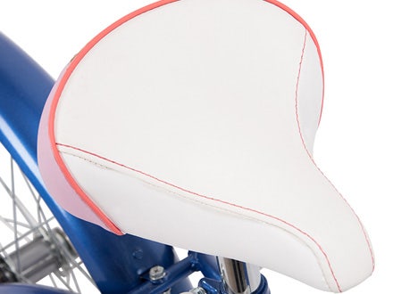 Close-up of the white padded saddle on the Huffy Good Vibrations 20” Girls Cruiser bike with pink accent stitching. Close-up of the white padded saddle on the Huffy Good Vibrations 20” Girls Cruiser bike with pink accent stitching.